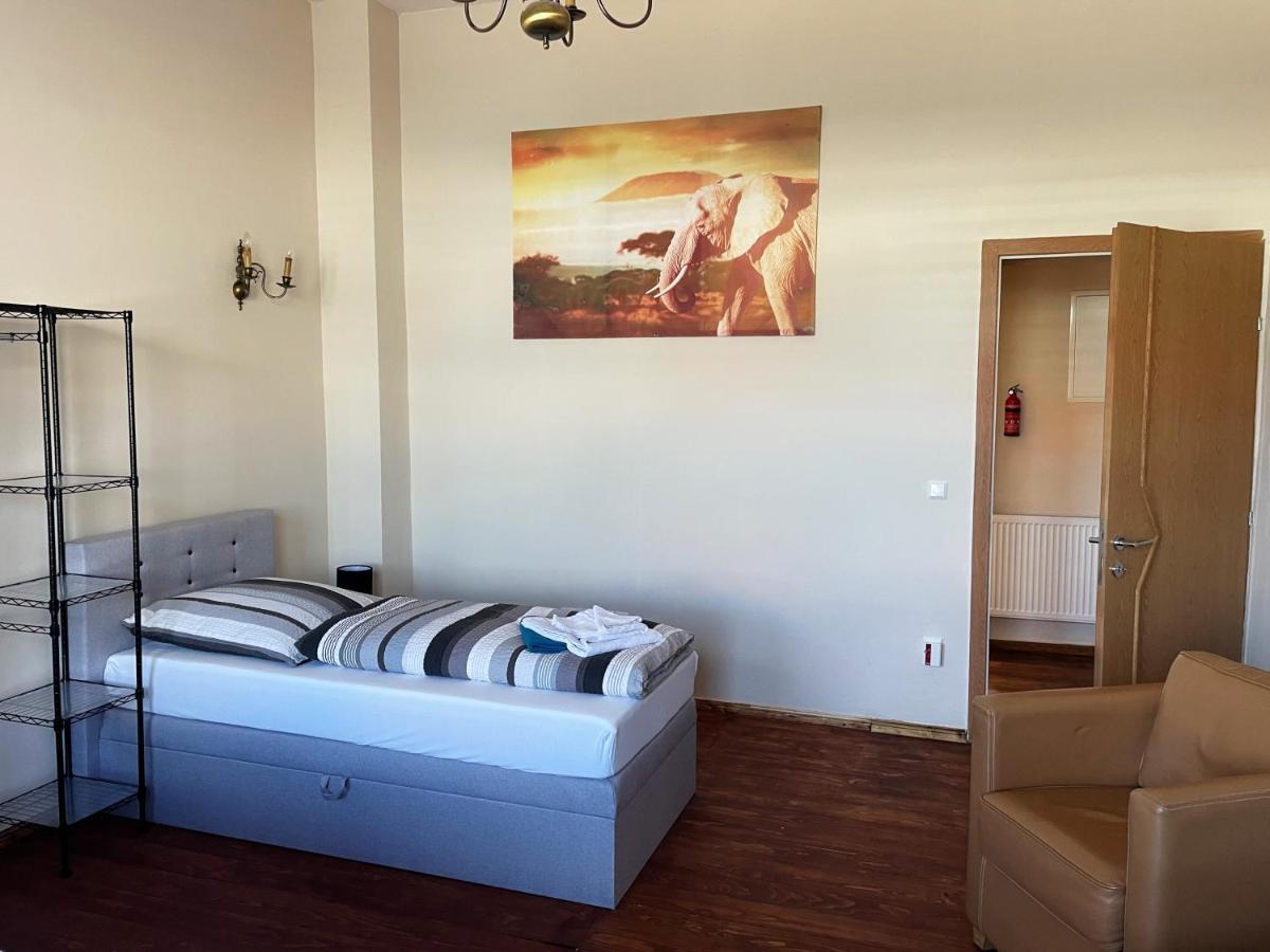 Dz Appartements - Ferienwohnung Mit Klimaanlage, Whirlpool Und Freiem Wlan - Ruhige, Zentrale Lage In Wittenberge Luaran gambar
